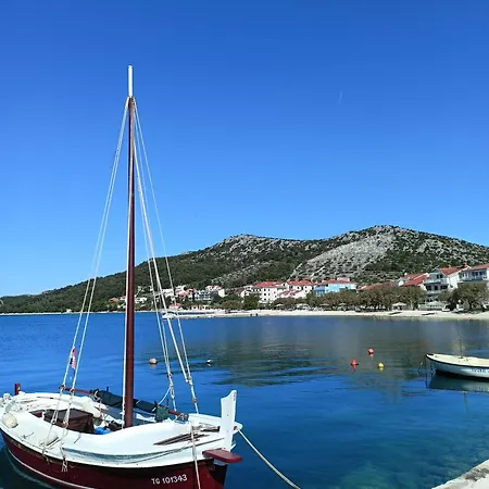 Iva Apartmán *